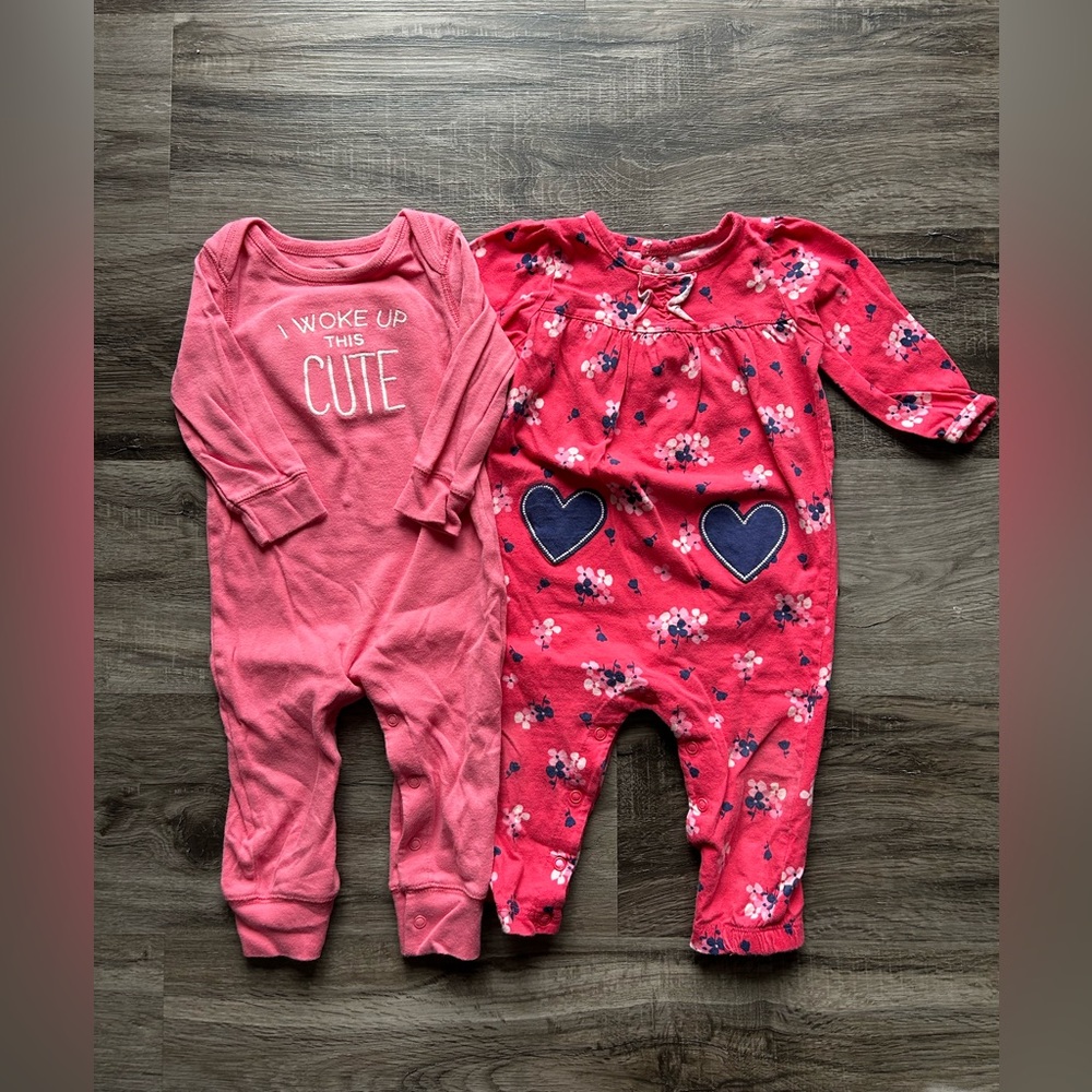 Girls sleep and play carters outfits size 9 months.
